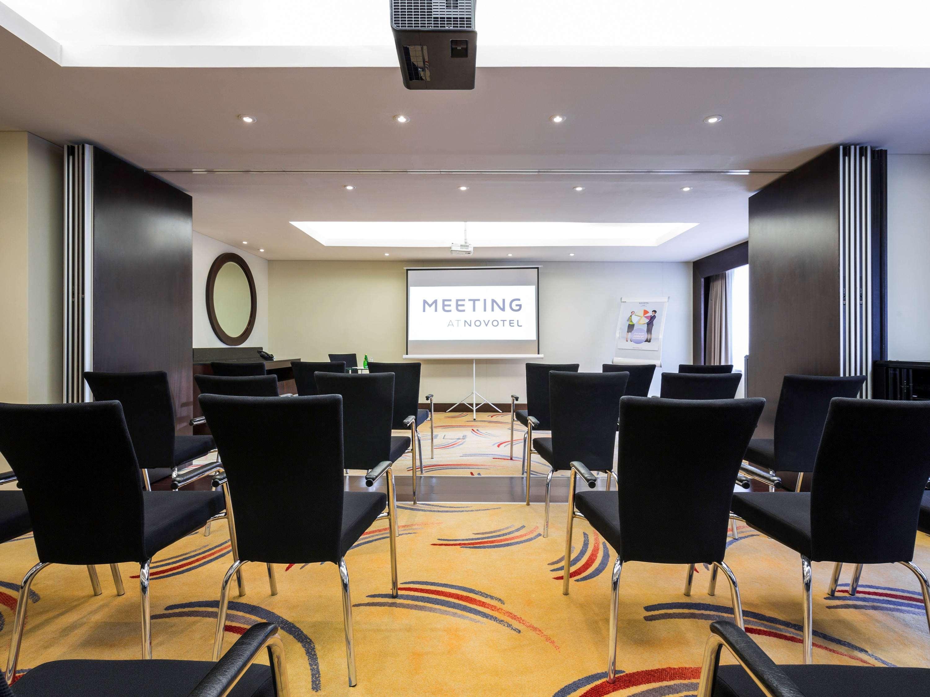 Отель Novotel Deira Creekside Дубай